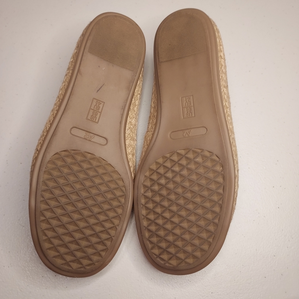 A2 Aerosoles flat shoe, shades of tan with braided rope border, size 6.5 - Picture 4 of 6